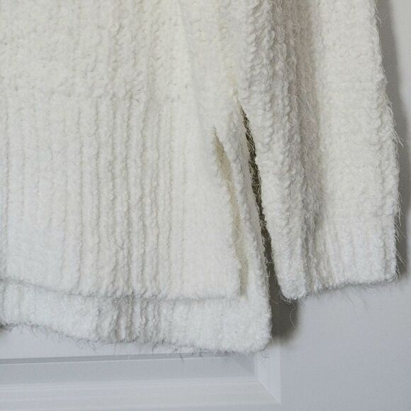 21 Main Fuzzy Super soft Turtleneck Sweater - XL - White - Picture 3 of 10